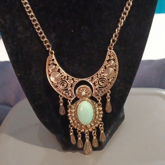 Must bundle Gold mint boho necklace - Picture 1 of 3